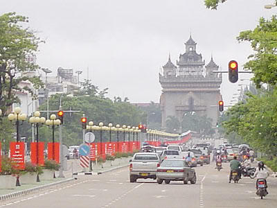 250411afamilyDLlao1-1.jpg