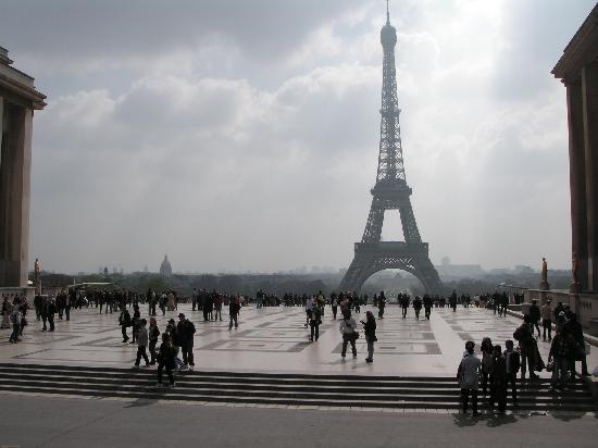 place-du-trocadero-across.jpg