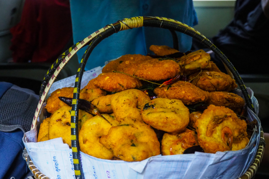 snack trên chuyến tàu