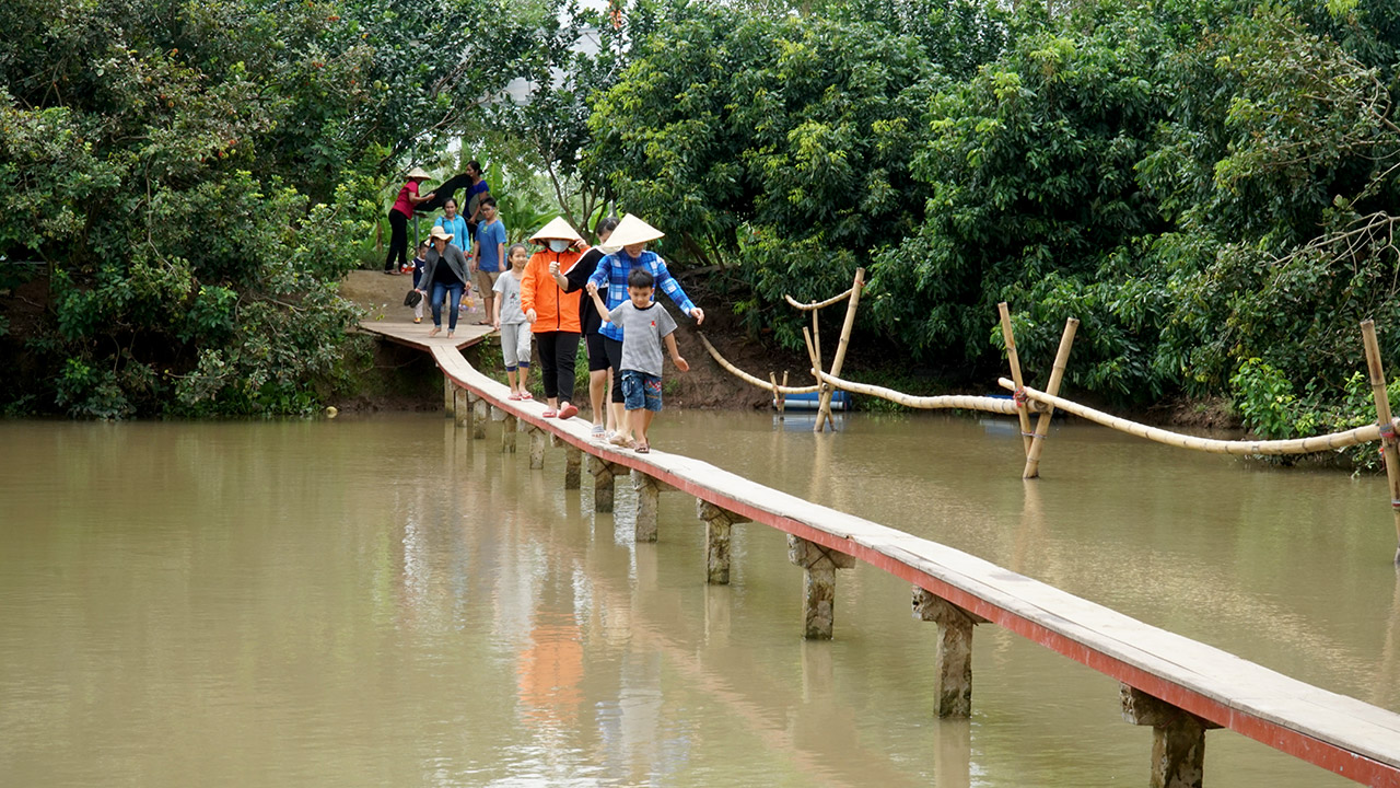 cau-go-khu-du-lich-ConMay-TamTrong.jpg