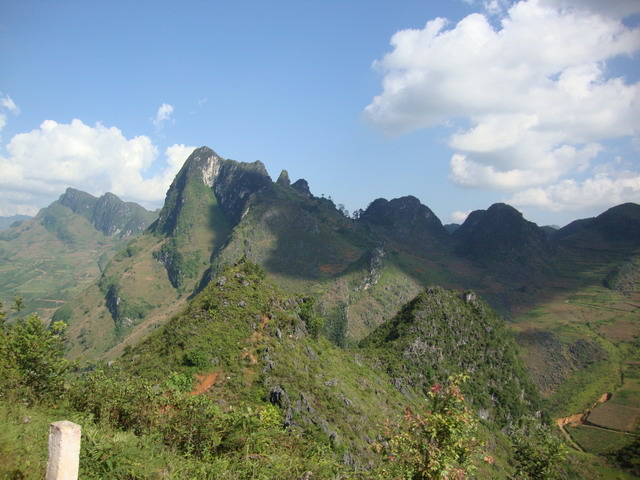 2010-09-19-cd-mb-0403-dong-van-lung-cu.jpg