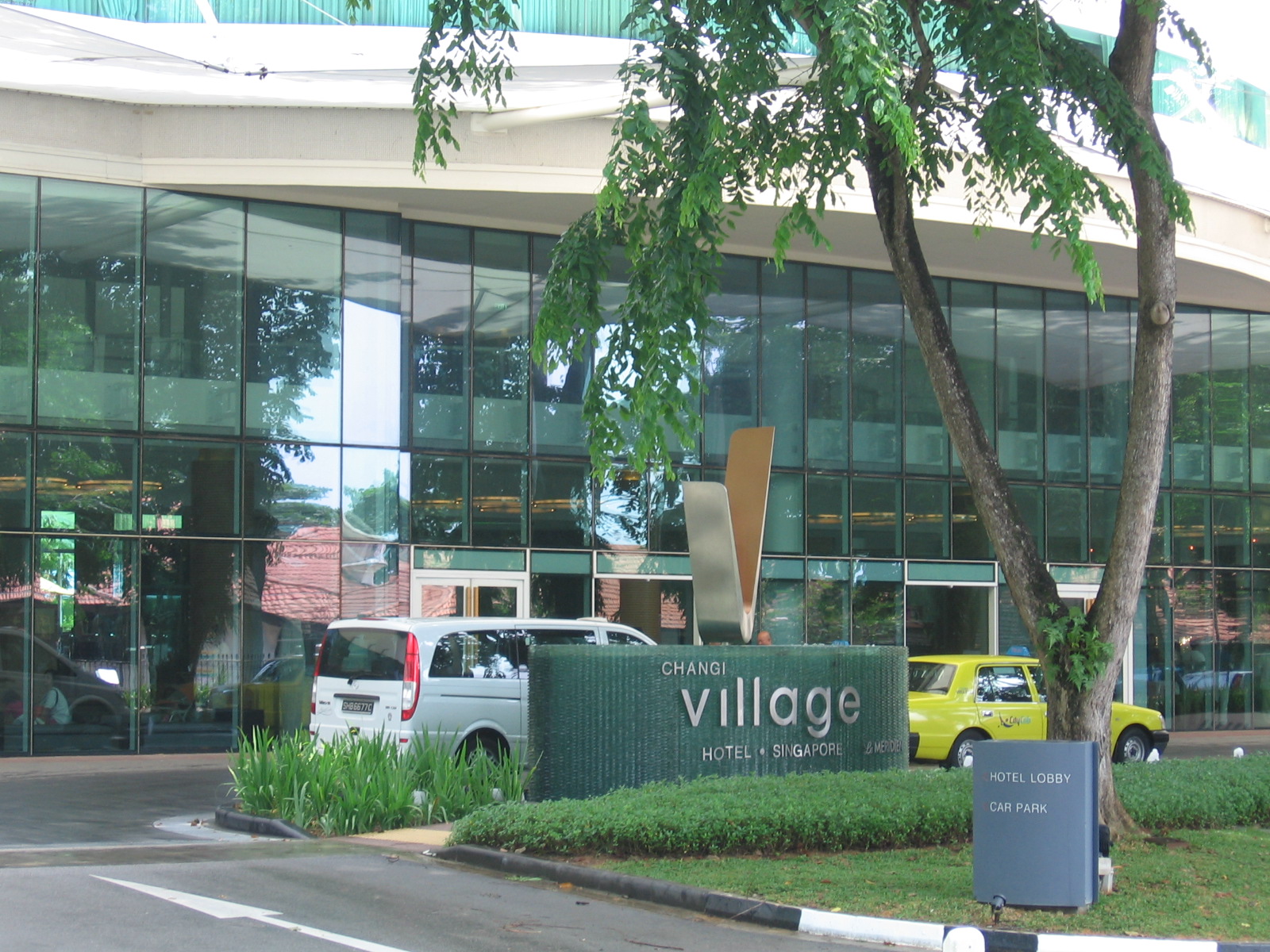 Changi_Village_Hotel_2,_Jul_06.JPG