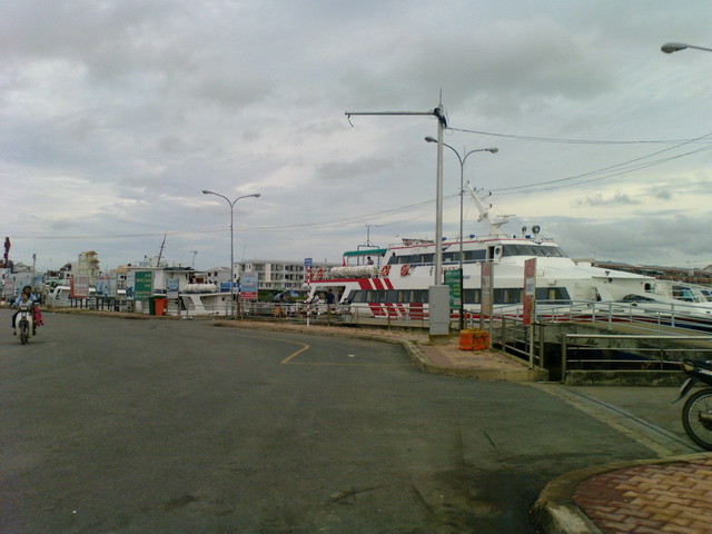 2010-09-03-_-01-ben-tau-phu-quoc.jpg