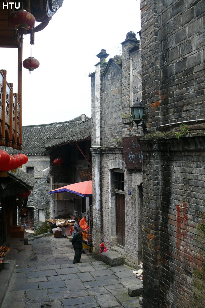14179009216_1335e18afa_b.jpg