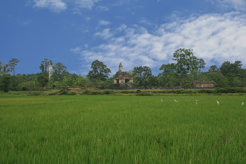 Tomb_of_ThieuTri.jpg