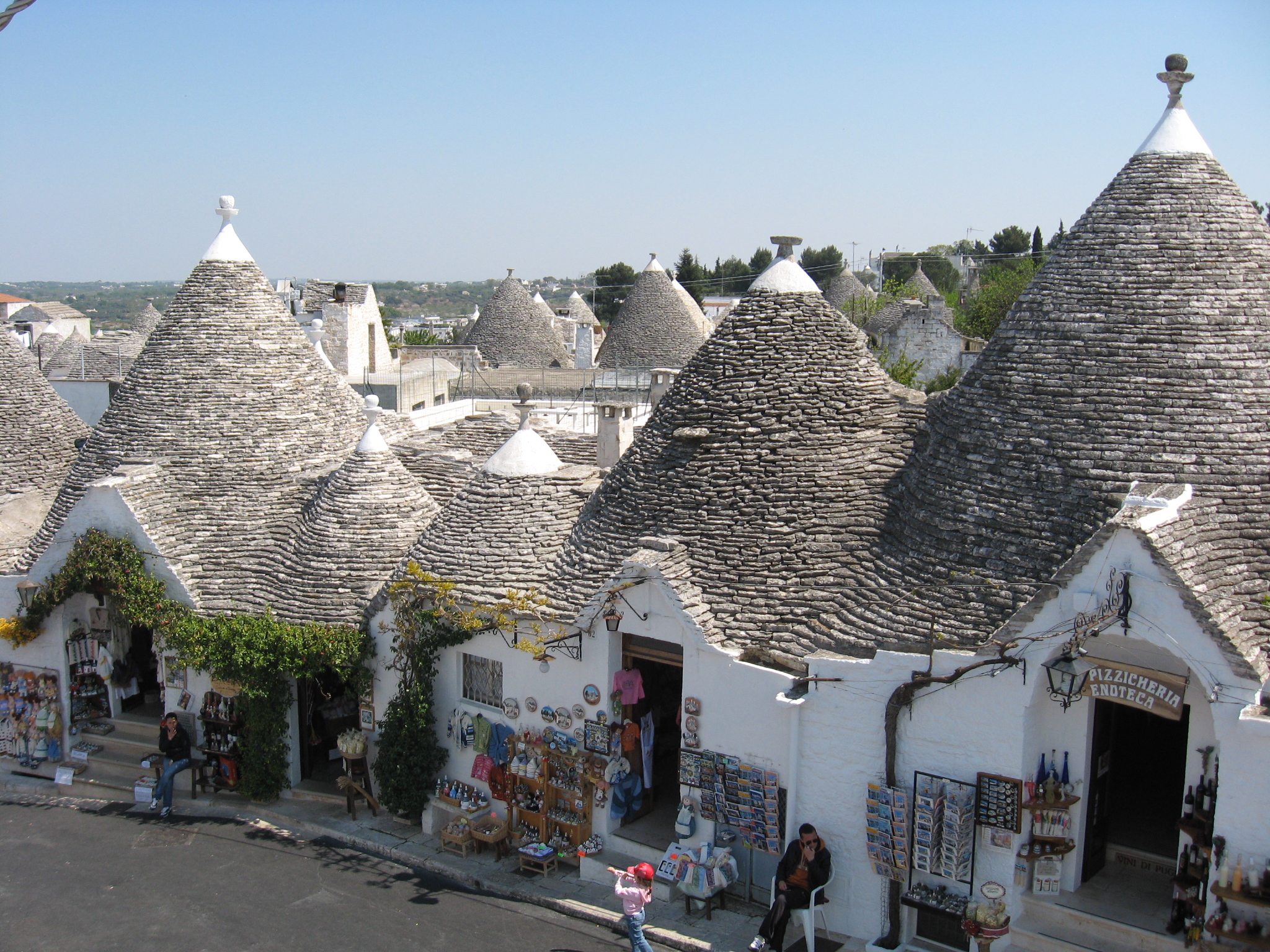 Alberobello_Souvenir_Shops.jpg