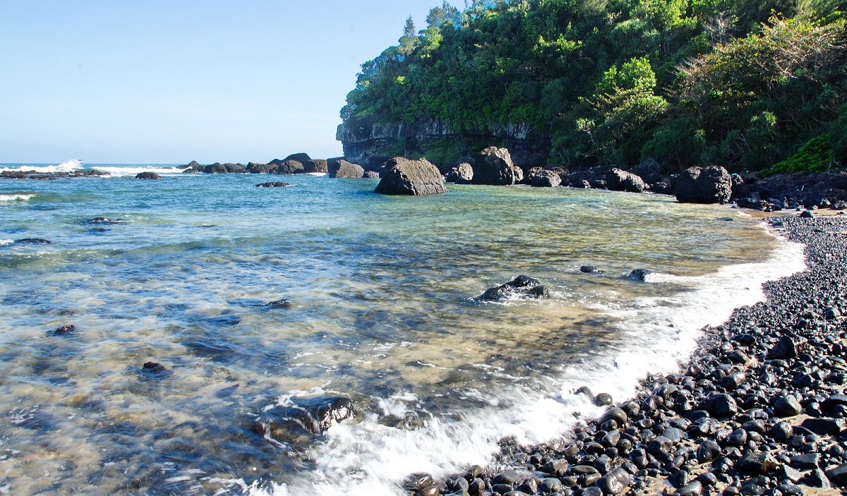 quangngaitourist-bienbatangan.jpg