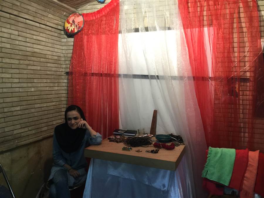\"Cung nữ\" thời nay trong cung điện Golestan. Photo Samgoshare