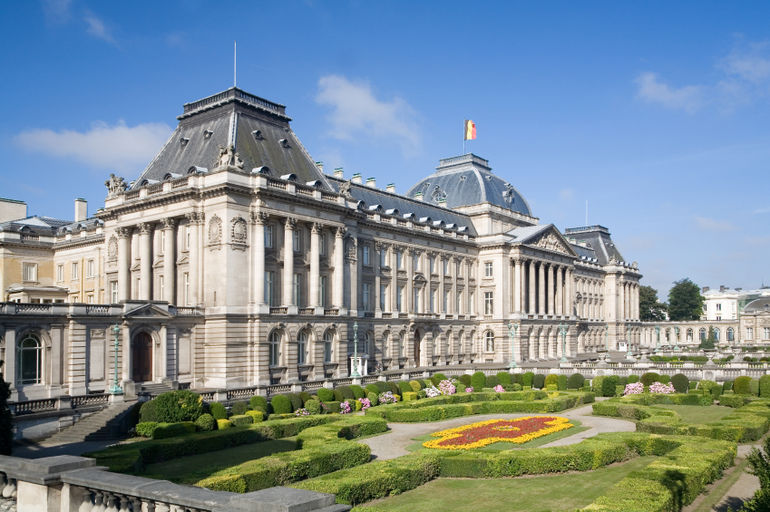 park-with-belgian-royal-palace-in-brussels-photo_1394860-770tall.jpg