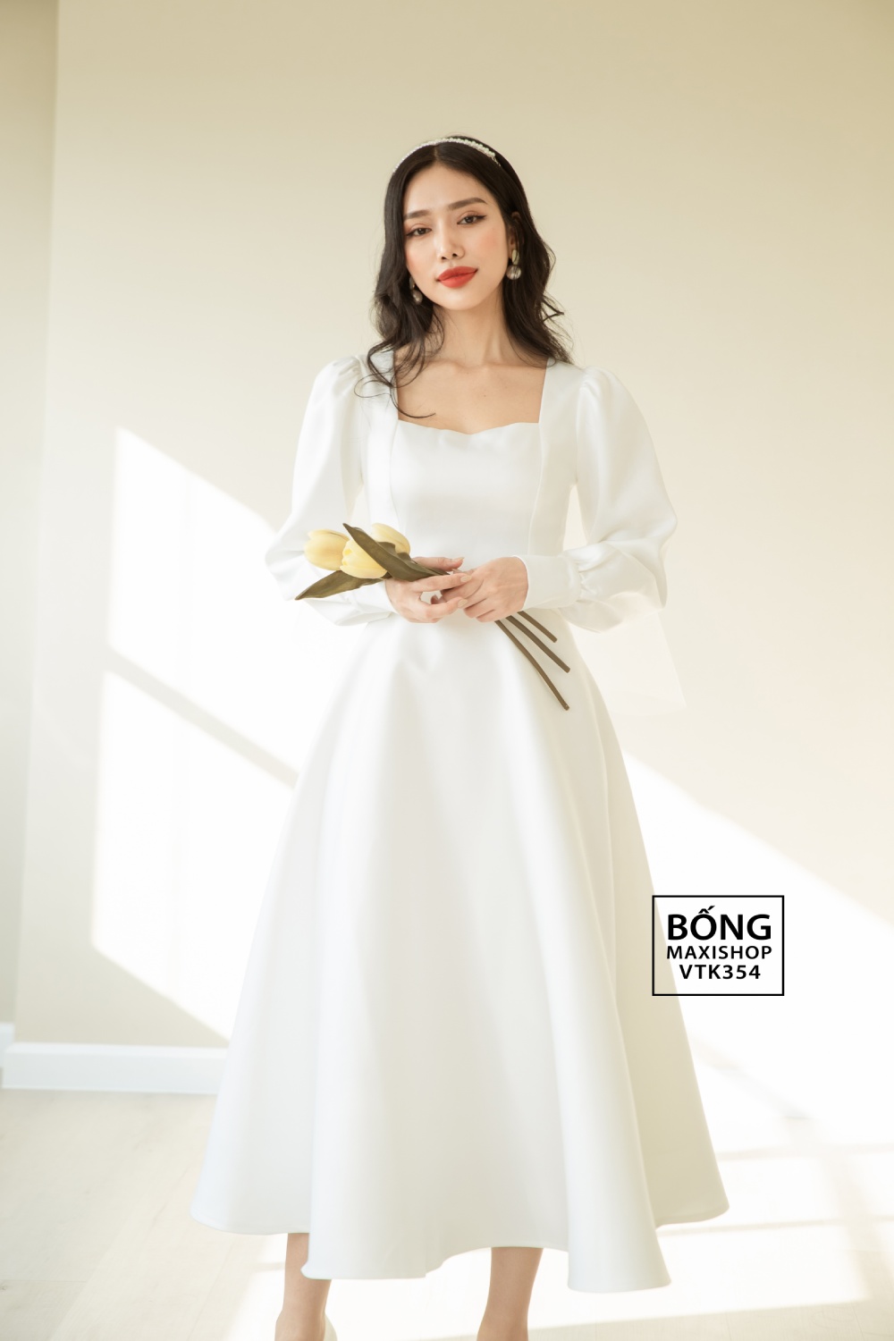 Váy cưới dài tay thiết kế trắng lụa Hàn cổ vuông tay dài VTK354