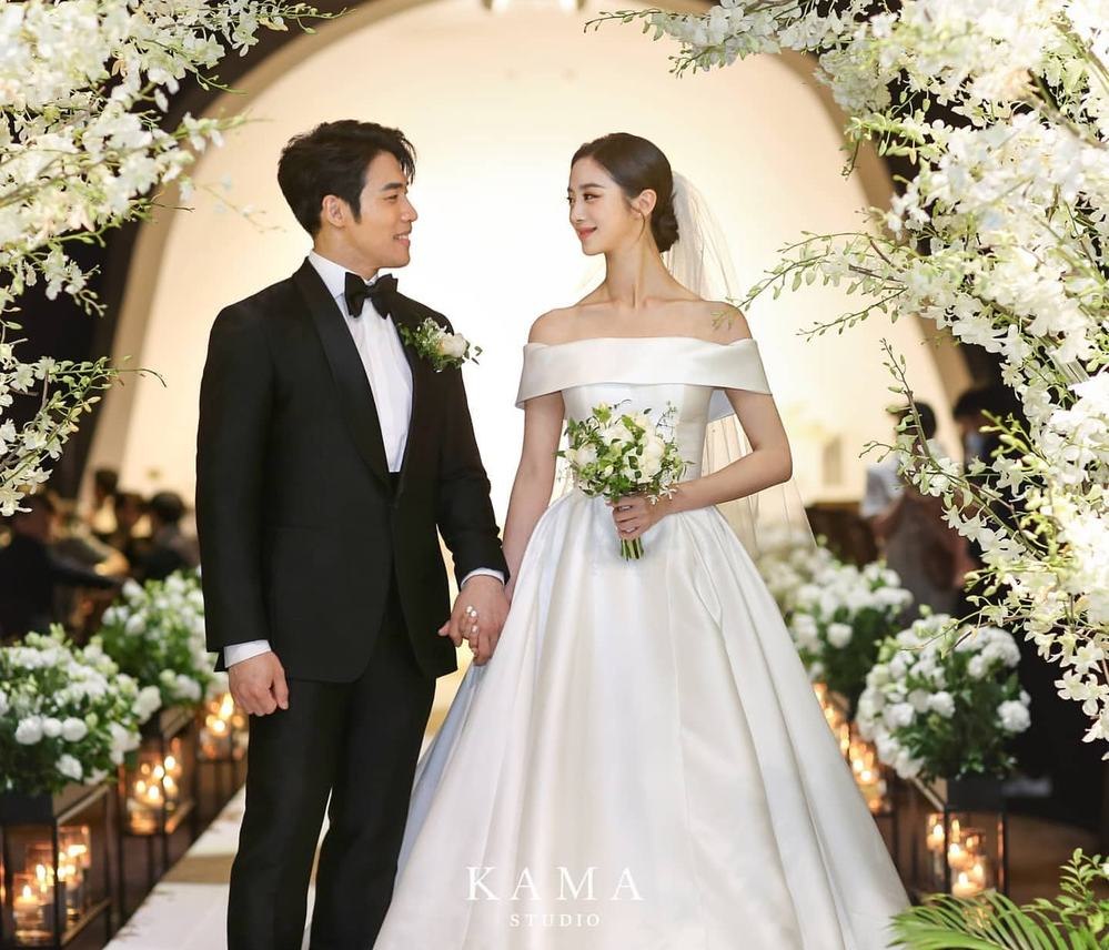 Chọn áo cưới Hàn Quốc đơn giản, sang trọng như Lim