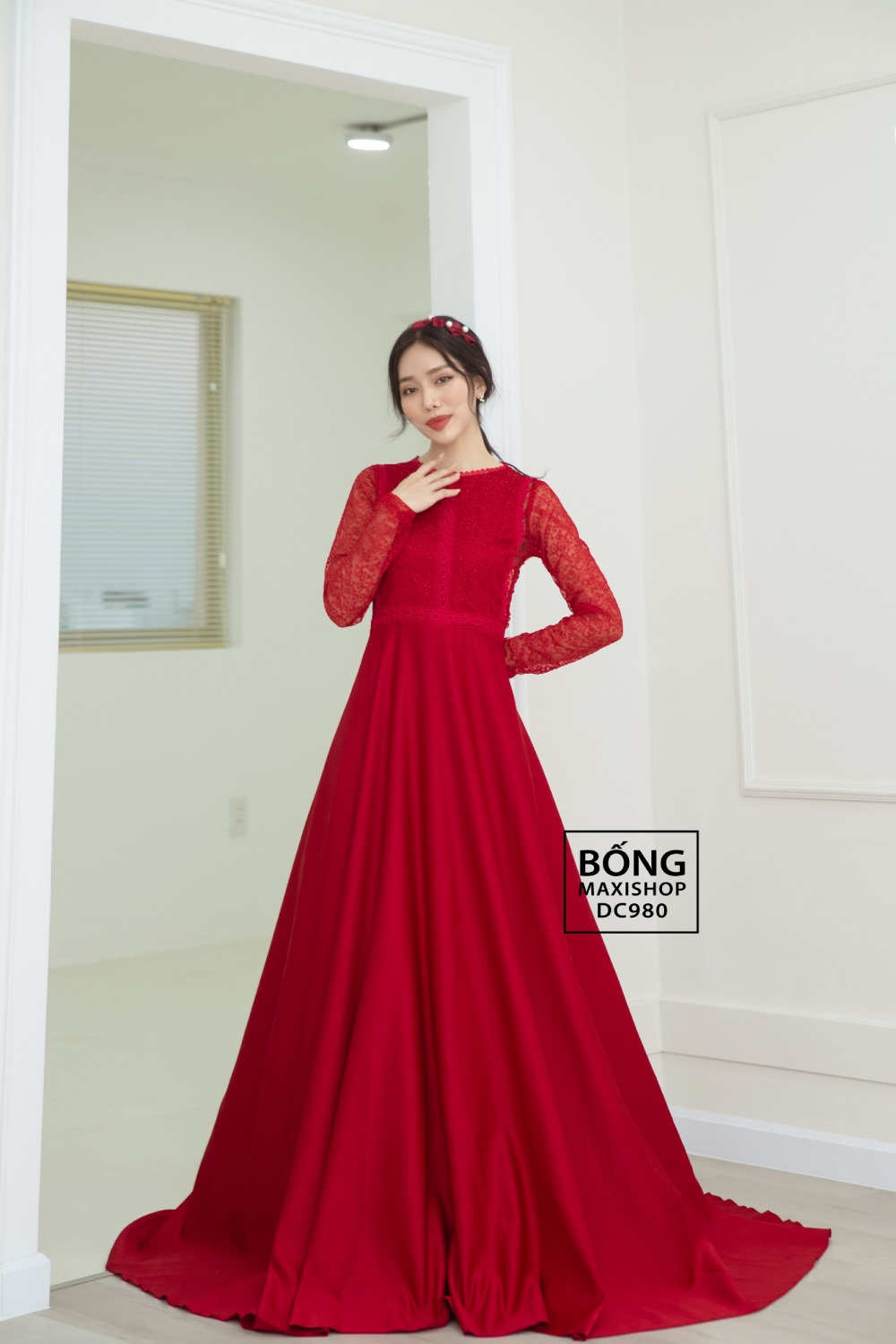 Váy cưới phi nhật phối ren đỏ hoa tuyết DC980D nhẹ nhàng và thơ mộng