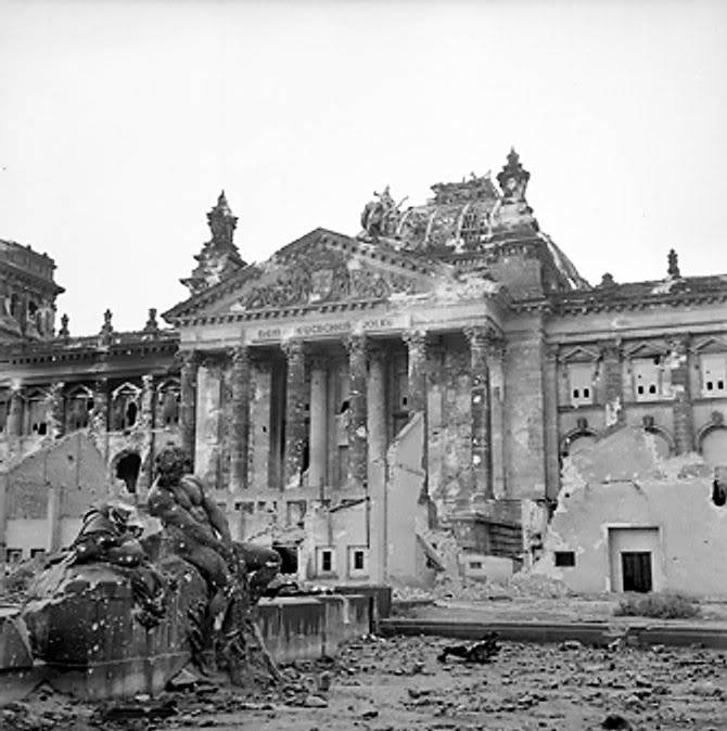 Reichstag_after_the_allied_bombing_.jpg