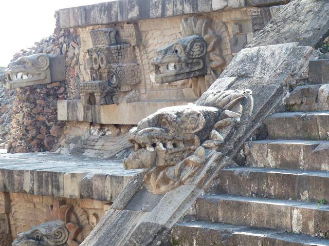 Teotihuacan_Quetzeltaltemple_zpseeba2ba1.jpg