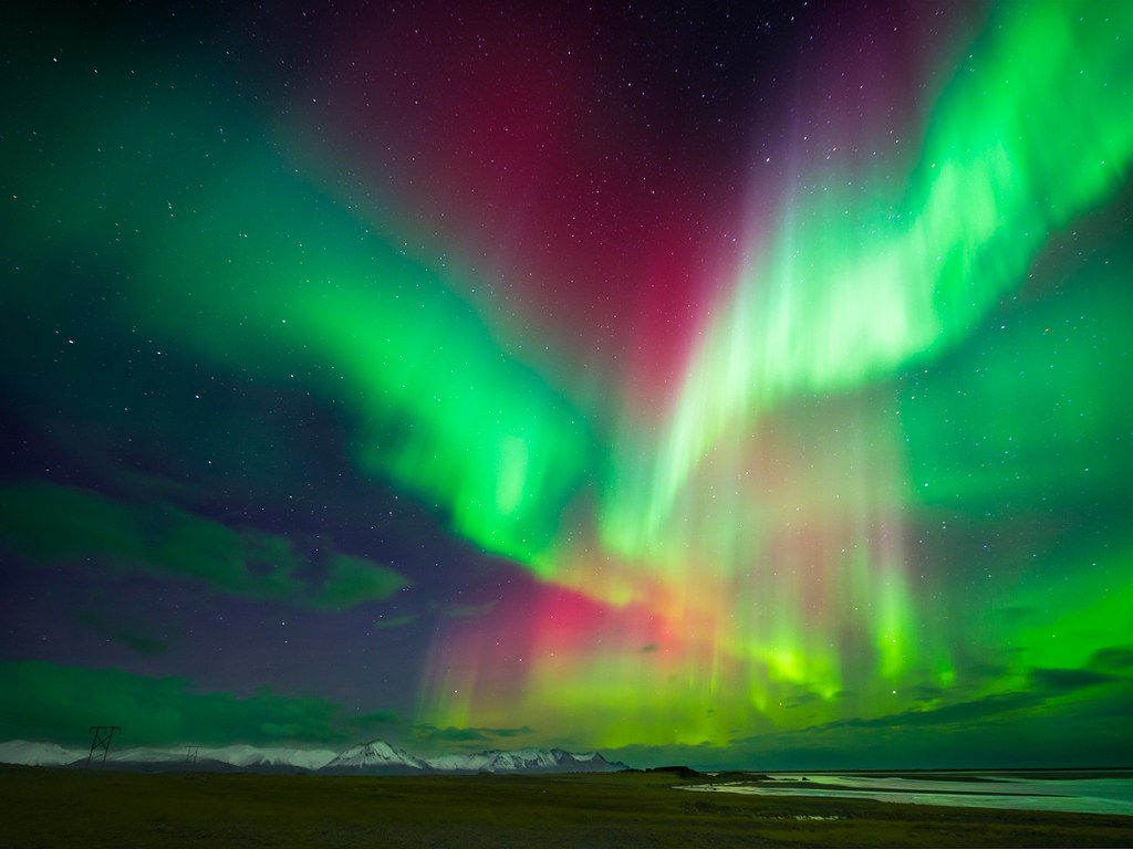 Thingvellir-iceland-northern-lights-GettyImages-498878456.jpg