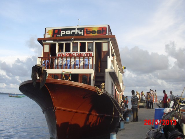 Party-boat-Phuong-tien-di-toi-dao-Koh-Rong-Samloem.jpg