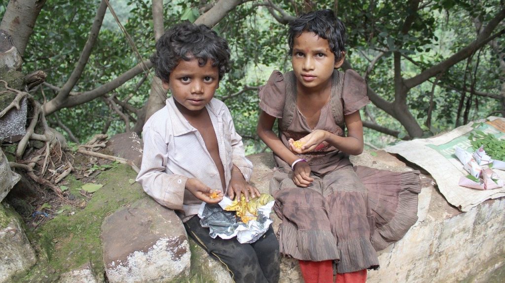 trẻ em nghèo tội nghiệp 