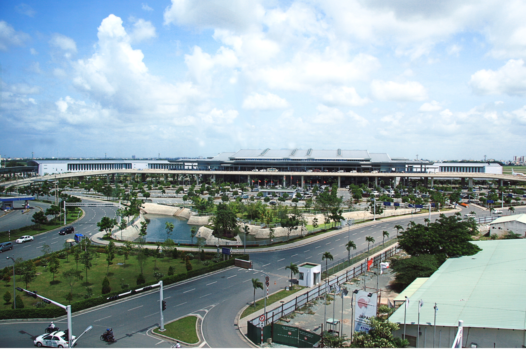 Tan_Son_Nhat_International_Airport.jpg