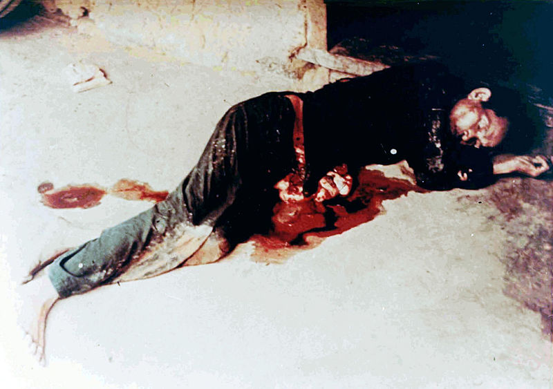 800px-Dead_man_from_the_My_Lai_massacre.jpg