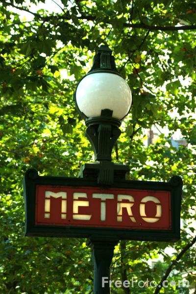1351_12_57---Paris-Metro-Sign_web.jpg